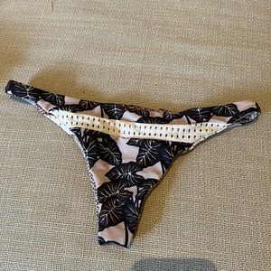 Large black elephant acacia minimal coverage bottom.